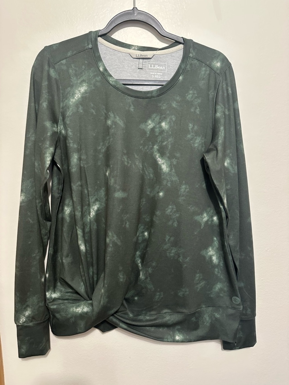 L.L. Bean Women's Small VentureSoft Knit Twist Front Top Camo Green